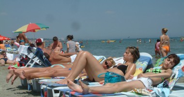 Stire din Diverse : Numărul turiștilor a bătut spre 100.000