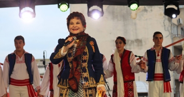 Stire din Cultură-Educație : Festivalul  Mamaia Fairytale  se încheie cu Mamaia  Folclorului Românesc