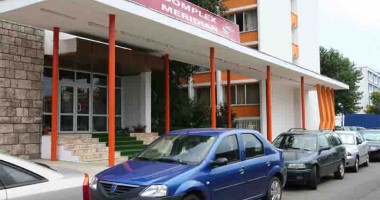 Stire din Sănătate : Toxiinfecție la un hotel din Mamaia. Zeci de turiști au ajuns la spital