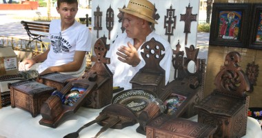 Stire din Cultură-Educație : Meșterii populari ocupă, de azi, Piața Ovidiu