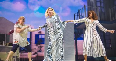 Stire din Cultură-Educație : Musicalul "Mamma Mia!" vine la Constanța
