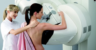 Stire din Sănătate : "Acum este rândul tău să ai grijă de mama ta!" - campanie pentru depistarea precoce a cancerului la sân