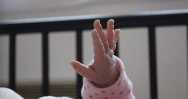 Stire din Eveniment : Caz șocant. TikTok a sesizat autoritățile după ce un cuplu care și-ar fi violat copiii voia să transmită live