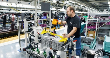 Stire din Economie : Managerii pariază pe creșterea economiei în următoarele trei luni
