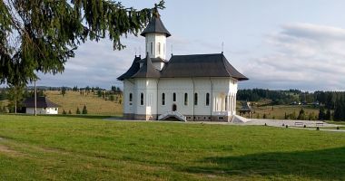 Stire din Eveniment : Mănăstire călcată de hoți. Au furat mai multe obiecte din metale prețioase