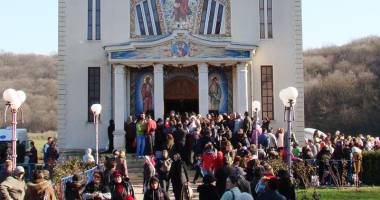 Stire din Cultură-Educație : Mii de constănțeni sunt așteptați la Mănăstirea Sf. Andrei