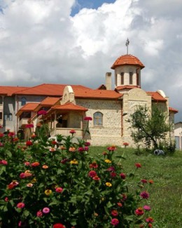 Stire din Cultură-Educație : IPS Teodosie va oficia la Mânăstirea Casian