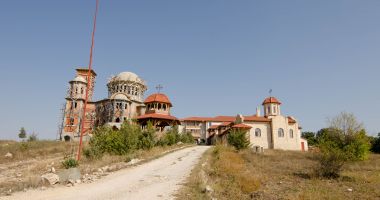 Stire din Social : Hramul mănăstirii "Sf. Ioan Casian". Lăsatul Secului de carne pentru Postul Mare