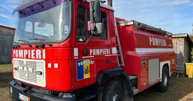 Stire din Eveniment : Incendiu la o casă din Năvodari. Pompierii au intervenit de urgență