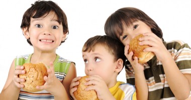 Stire din Sănătate : "Pachetul de acasă combate tentația mâncării de la fast-food"
