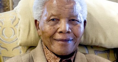 Stire din Actualitate : Nelson Mandela nu mai poate comunica decât prin semne