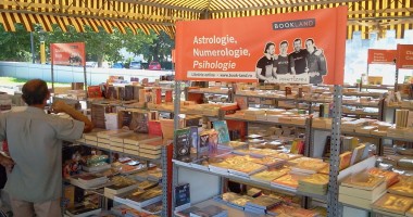 Stire din Cultură-Educație : Mandolinata va concerta în Caravana BookLand