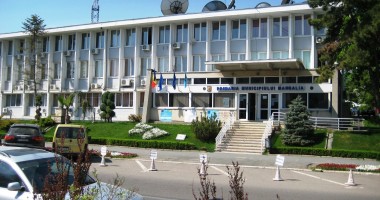 Stire din Politică-Administrație : Primăria Mangalia  începe distribuirea pachetelor cu alimente