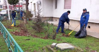 Stire din Politică-Administrație : În municipiul Mangalia au fost reluate lucrările de igienizare