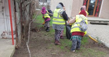 Stire din Politică-Administrație : Primăria Mangalia, acţiune de igienizare într-unul din cartierele oraşului