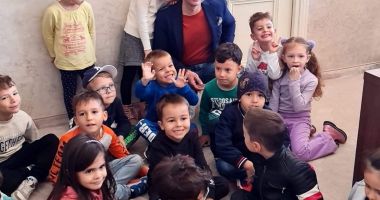 Stire din Politică-Administrație : Primăria Mangalia a semnat contractul pentru dotarea cu mobilier și echipamente IT a şcolilor din oraş