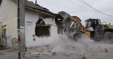 Stire din Politică-Administrație : Primăria Mangalia a demolat ultimele construcții insalubre