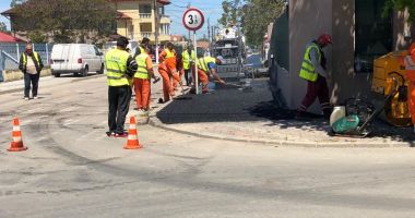 Stire din Politică-Administrație : Primăria Mangalia asfaltează trotuarele din cartierul de case al orașului