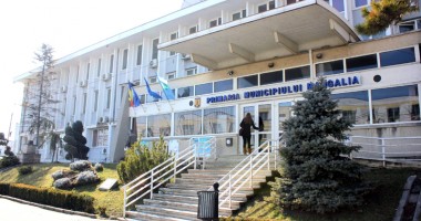 Stire din Politică-Administrație : Mii de persoane defavorizate, ajutate cu alimente de Primăria Mangalia
