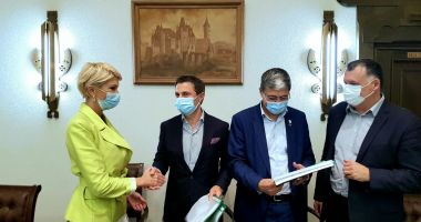 Stire din Politică-Administrație : Primarul Mangaliei, Radu Cristian, a semnat încă trei proiecte cu bani europeni
