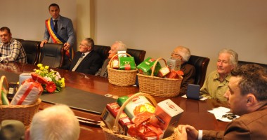 Stire din Politică-Administrație : Veteranii de război ai Mangaliei, omagiați de autoritățile locale