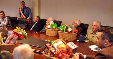 Stire din Politică-Administrație : Veteranii de război ai Mangaliei, omagiați de autoritățile locale