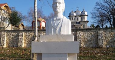 Stire din Cultură-Educație : Ce manifestări sunt organizate la Constanța de ziua lui Eminescu