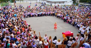 Stire din Cultură-Educație : "Maidanul este mai important decât școala și este încurajată nemunca și impostura!"