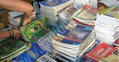 Stire din Cultură-Educație : Un nou termen pentru depunerea proiectelor de manuale școlare