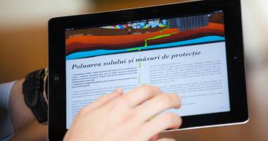 Stire din Cultură-Educație : Uite Abecedarul, nu e Abecedarul! Cine își bate joc de învățământul românesc