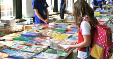 Stire din Cultură-Educație : Anunț de la Ministerul Educației. Se caută profesori evaluator de manual