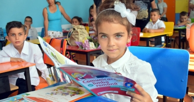 Stire din Cultură-Educație : Livrarea manualelor școlare, pe ultima sută de metri