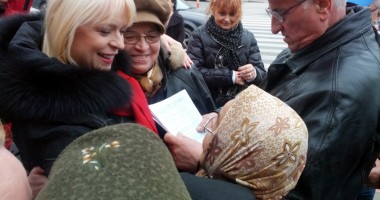Stire din Politică-Administrație : Deputatul Manuela Mitrea  s-a întâlnit cu alegătorii din Colegiul 8