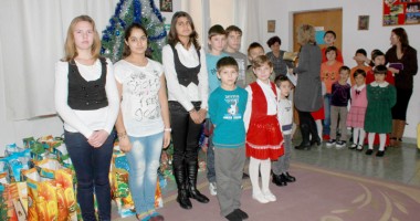 Deputatul Manuela Mitrea a dus daruri copiilor din centrele de plasament - 2