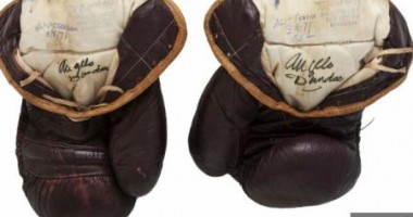 Stire din Sport : Box: Aproximativ 400.000 de dolari pentru mănușile lui Muhammad Ali