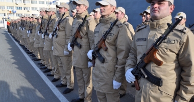Stire din Eveniment : MILITARII și JANDARMII vor putea fi înacadrați direct în POLIȚIE. Propunerea, introdusă în noul Statut al Polițistului