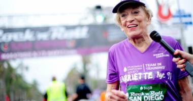 Stire din Actualitate : Maraton la vârsta de 92 de ani. O femeie a alergat 42 de kilometri