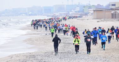 Stire din Sport : Alergătorii de cursă lungă vor purta tricoul Uniunii Europene la Maratonul Nisipului
