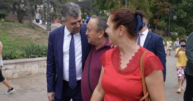 Stire din Politică-Administrație : Premierul Marcel Ciolacu a făcut baie de mulţime pe faleza din Constanţa