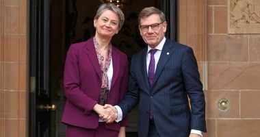 Stire din Actualitate : Marea Britanie avertizează asupra unor noi ameninţări în Balcanii de Vest