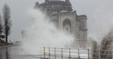 Valuri de peste șapte metri la Marea Neagră / FOTOGRAFII SENZAȚIONALE - 2