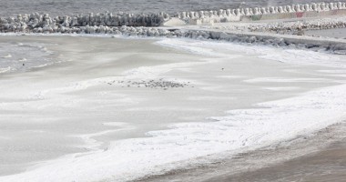 Galerie FOTO / La malul Mării Negre, iarna nu-i ca ... iarna! - 8