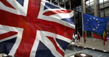 Stire din Actualitate : Londra extinde restricțiile impuse imigranților UE la ajutoarele pentru copii