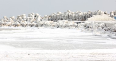 Stire din Social : Imagini INCREDIBILE / Marea Neagră a început să înghețe