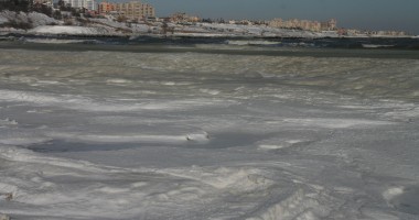 Stire din Eveniment : Pompierii intervin pentru salvarea unei persoane căzute în mare