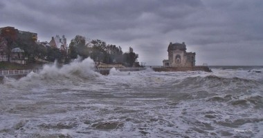 IMAGINI SENZAȚIONALE / MAREA A ÎNGHIȚIT PLAJELE - 12