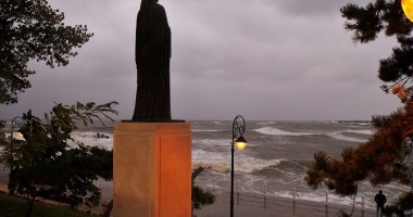 IMAGINI SENZAȚIONALE / MAREA A ÎNGHIȚIT PLAJELE - 13