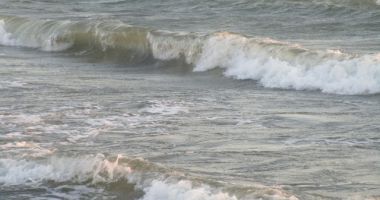 Stire din Eveniment : La un pas de înec. Bărbat scos din mare în zona Faleză Nord din Constanța