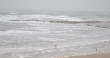 Vezi aici imagini incredibile: Marea Neagră a înghițit plaja Modern - 2