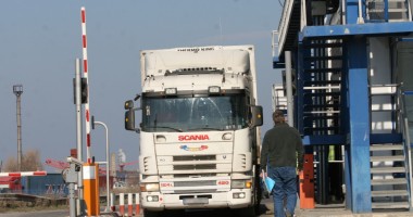 Stire din Eveniment : Încălțăminte contrafăcută, confiscată de polițiștii de la Investigarea Fraudelor